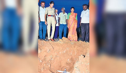 Panchayat officials detected the water theft by a farmer in Murungathozhuvu village of Erode