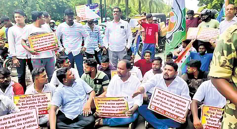 Congress activists stage protest in front of Raj Bhavan on Saturday