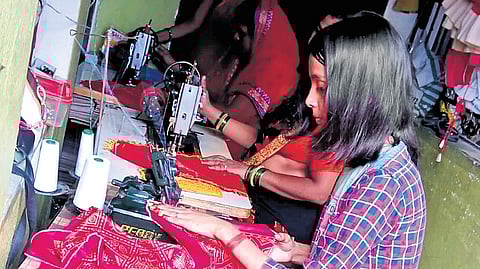 Manju’s business employs ten women who work from their homes, earning between Rs 300-400 per day based on their output.