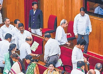 Naveen Patnaik along with Oppn MLAs walks out of the House.
