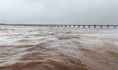 First warning issued as Godavari level reaches 44 ft in Telangana's Bhadrachalam