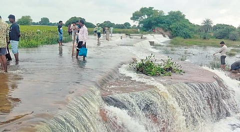 Due to incessant rainfall, the Belal tank in Bodhan town overflowed on
Sunday morning in Nizamabad district