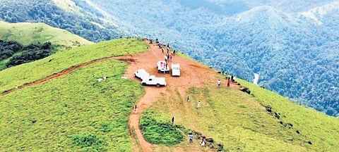 Patla Betta is 40 km from Sakleshpur taluk in Hassan district.