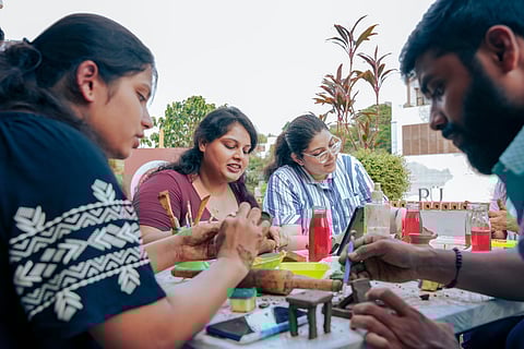 Art enthusiasts attendeing an art workshop at a cafe.