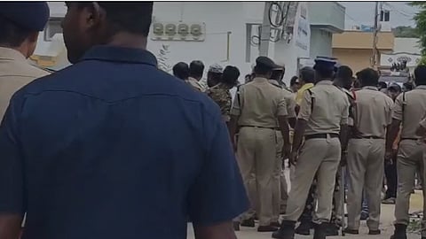 Police was called in to control the crowd.