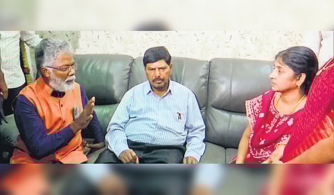 Minister Ramdas Athawale with Armstrong’s widow