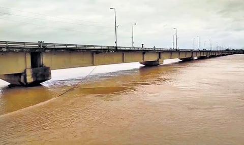 Deputy Engineer Devender said, “If the water level reaches at least 311 meters in Mid Manair, there is a possibility to lift water. It will likely rise to 12 tmcft in three to four days.”