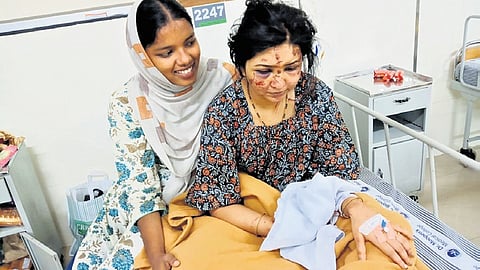 Injured Priyadarshini with Sania at Moopen’s Medical College on Saturday