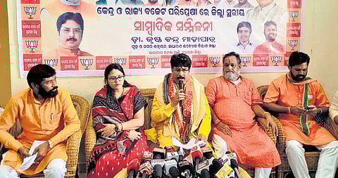 H&UD Minister Krushna Chandra Mahapatra addressing mediapersons in Nuapada