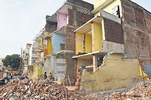 Buildings at Thiruvanmiyur being demolished for road widening