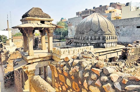 18-th century structures in Zafar Mahal in Mehrauli lie in ruins | express