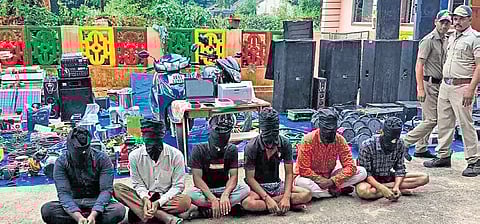 Six of the looters arrested in various burglary cases in Angul and Dhenkanal districts