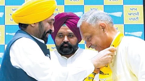 MLA Dr Sukhwinder Kumar Sukhi joined the Aam Aadmi Party on Wednesday in the presence of Punjab Chief Minister Bhagwant Mann