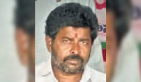 Vakiti Srinivasulu (40)