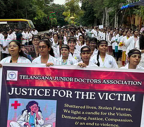 Telangana Junior Doctors Association (T-JUDA) organised a rally at Gandhi Medical College, protesting and chanting slogans for justice