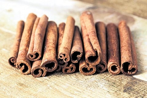 Commercially, cinnamon presents itself in various forms, including quills, quillings, featherings, chips, cinnamon bark oil, and cinnamon leaf oil.