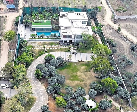 A view of the farmhouse in Janwada.
