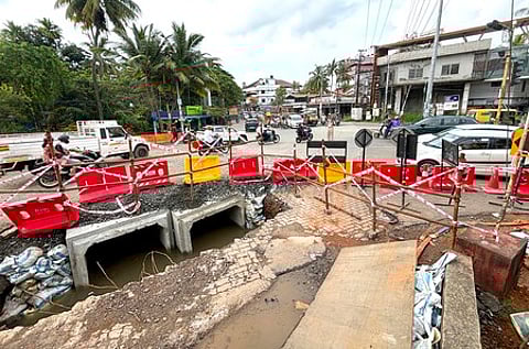 The work on concrete box culverts at the start of the Tripunithura mini bypass has reached the final stage. A long queue of vehicles can be seen
