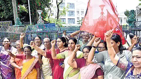 RSP women activists too protested in front of the Secretariat in T’Puram demanding the resignation of Kerala State Chalachitra Academy chairman Ranjith