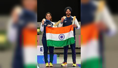 Bronze medalists Manu Bhaker and Sarabjot Singh of India pose during the medal ceremony for the 10m Air Pistol Mixed Team event at the Paris Olympics