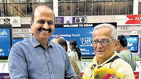 V Sriramulu with Vizag District Cricket Association V-P DS Varma