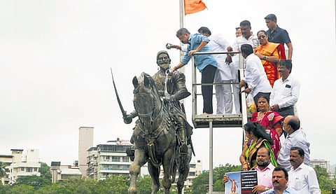 NCP (Sharad Pawar camp) leader Jitendra Awhad washes the statue of Chhatrapati Shivaji Maharaj in protest against the collapse of Malvan’s statue in Thane.