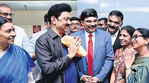 Chief Minister MK Stalin being received at San Francisco airport by Consul General of India K Srikar Reddy and members of the Tamil diaspora