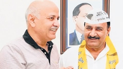 AAP senior leader Manish Sisodia welcoming Shahbad Dairy councillor Ramchandra
