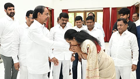 MLC Kavitha gets blessings from her father and BRS chief K Chandrasekhar Rao
at his farmhouse at Erravalli in Markook mandal of Siddipet district on Thursday.