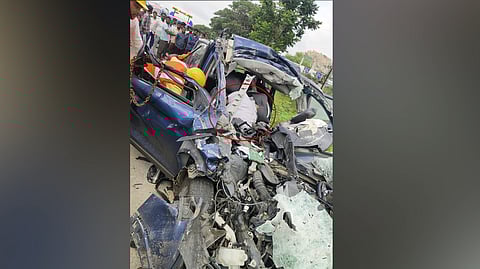 Four die as car rams van in Mahbubnagar