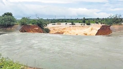 The Nagarjunasagar left canal breached at Kagitha Ramchandrapuram in Nadigudem mandal in Suryapet district;