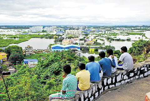 Nattu Canal connects the Thiruneermalai Lake to the Adyar river through several residential areas.