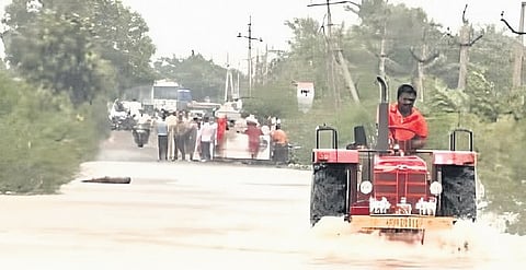 Flood fury ravages Kolleru villages in Andhra Pradesh, 68 roads submerged