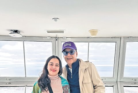 Ishaa with father Vidhu Vinod Chopra