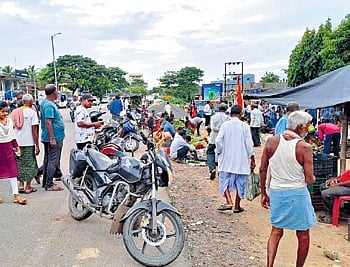 Vegetable sellers have been causing inconvenience to pedestrians and motorists.