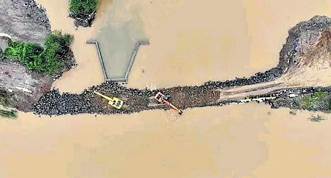 After the three breaches to the Budameru Rivulet were plugged, works were underway to increase the height of the bund.