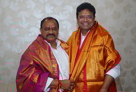 Newly appointed PCC President Mahesh Kumar Goud paid a courtesy visit to Minister Sridhar Babu at his residence on Sunday