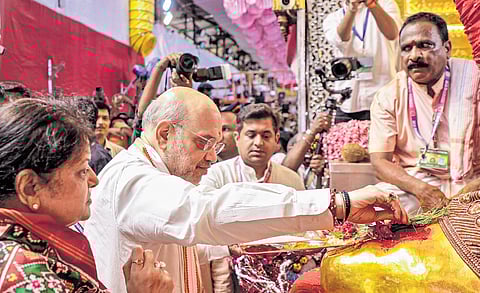 Home Minister Amit Shah offers prayers at ‘Lalbaug Ka Raja’ in Mumbai.