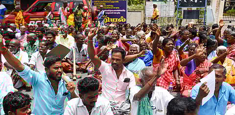 Residents from Athavathur stage protest against the merger of their village with Tiruchy corporation