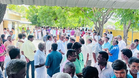 Demanding equal water supply from the PAP main canal to branch canals, Tiruppur farmers staged a protest in front of the Water Resources Department