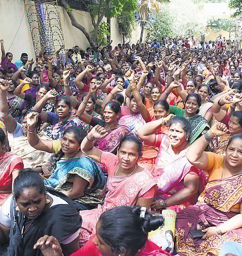 Hundreds of sanitary workers staged demonstration at Kannappar Thidal in Veppery condemning the state government on various issues
on Friday