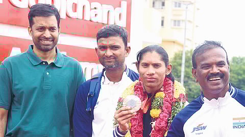 Paralympian Deepthi Jeevanji poses with her coach Ramesh Nagapuri, badminton coach Pullela Gopichand and RDF founder Ram Mohan after her recent win
