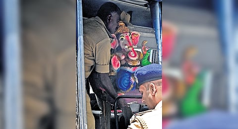 Police remove a Ganesha idol from the protest site near Town Hall
in Bengaluru on Friday.