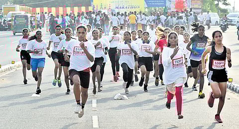 Students take part in the 5k run on AIDS awareness in Vijayawada