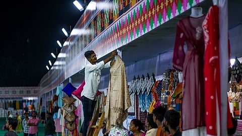 A large number of traders who are yet to renew their licence have rental dues, disallowing them to apply.