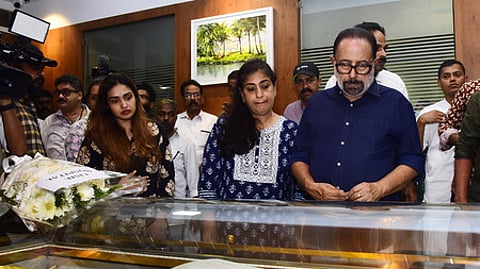 Film director Sibi Malayalam pays tributes to the veteran actor Kaviyoor Ponnamma when the mortal remains were kept for public view