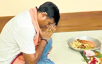 IIC Khandayatray during the puja