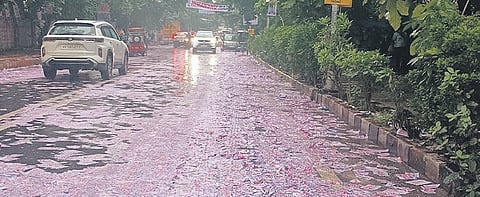 ampaign posters and banners continue to cover the walls of Delhi University campuses, despite a 24-hour ultimatum issued by the chief election officer.