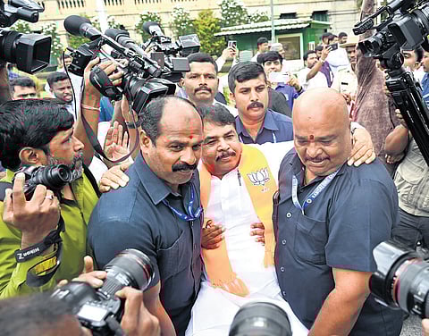 BJP leaders R Ashoka and CN Ashwath Narayan being detained during a protest in front of Vidhana Soudha on Thursday