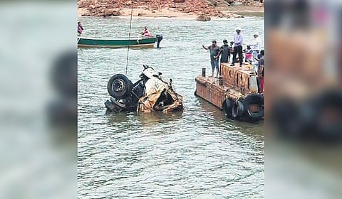 Shirur landslide: Body parts, phones found in Arjun’s lorry cabin